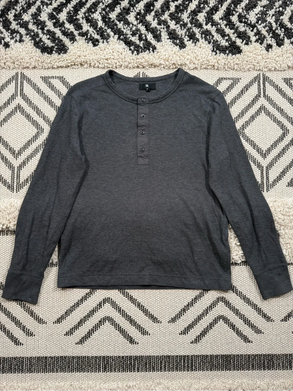 Men’s Banana Republic Gray Double Knit Henley Long Sleeve T-Shirt Size M